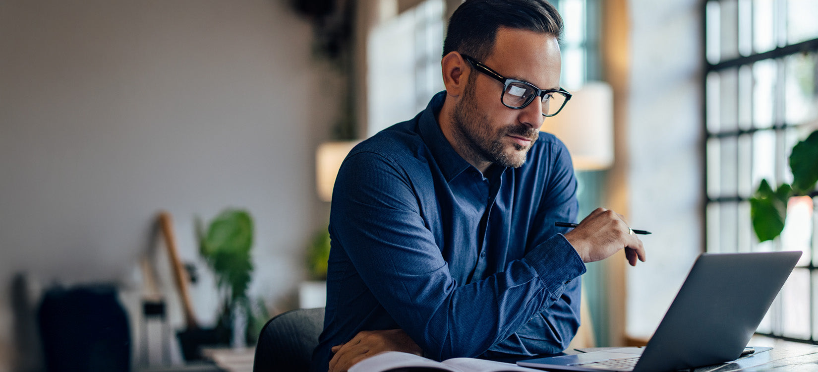 Focused morning routine with Lucent matcha and green tea beverage at work.